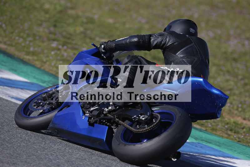 /Archiv-2024/02 29.01.-02.02.2024 Moto Center Thun Jerez/Gruppe gruen-green/backside